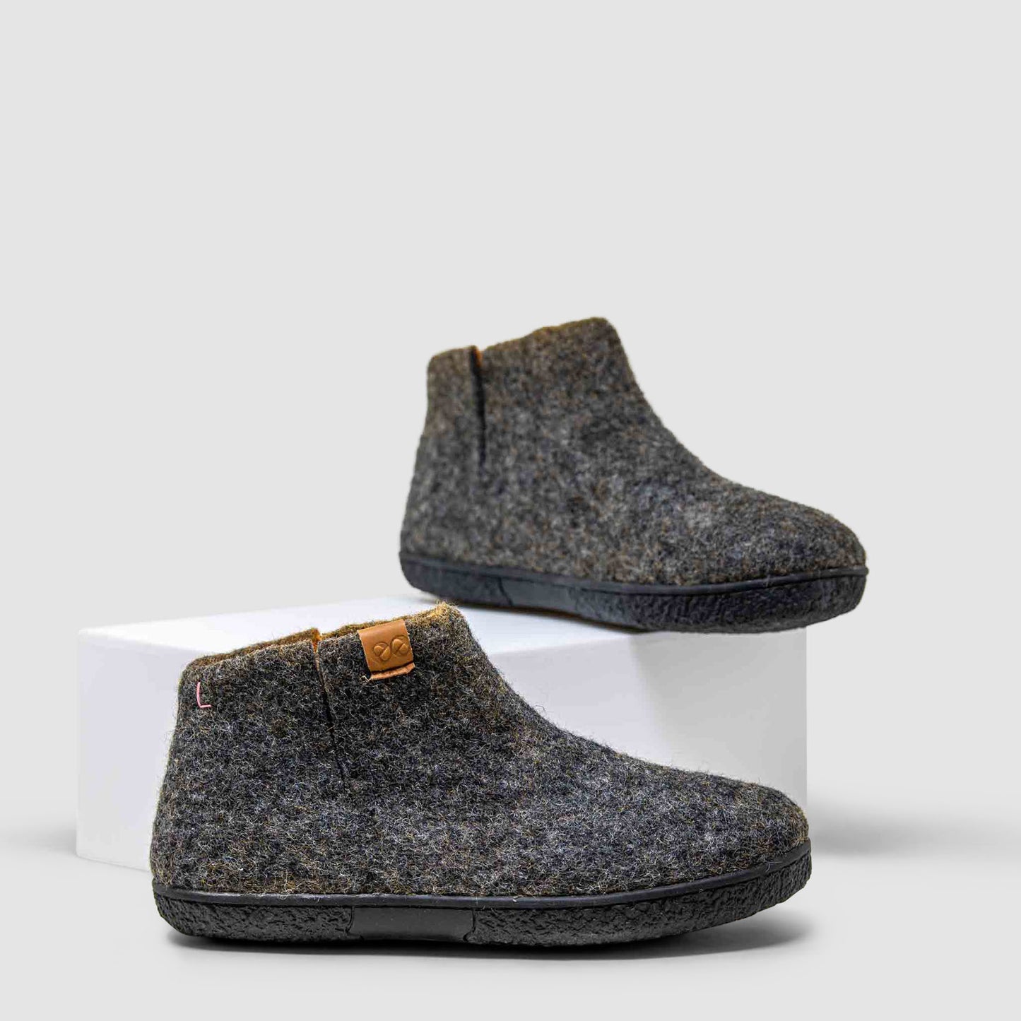 Nepal Wool Slipper | Two-Tone - Charcoal / Amber