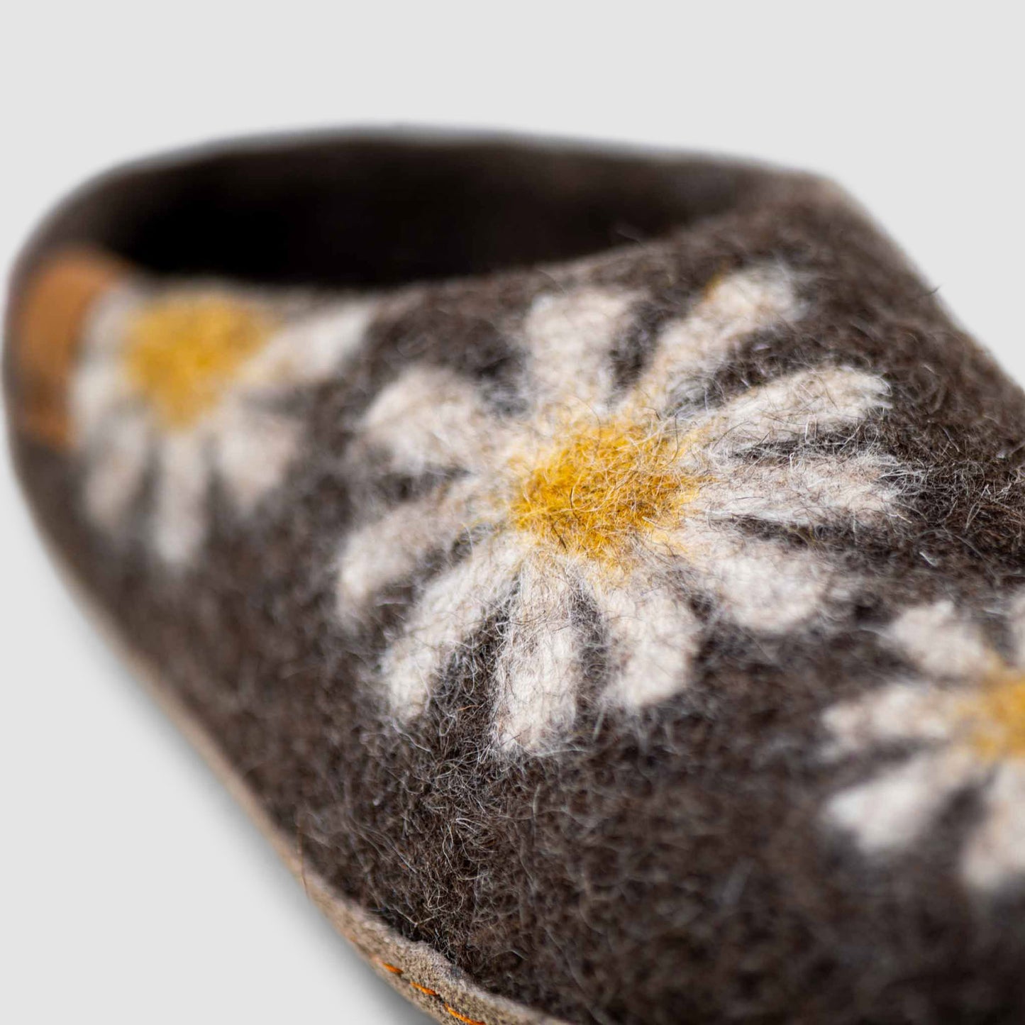 Tibet Wool Slipper | Daisy - Brown