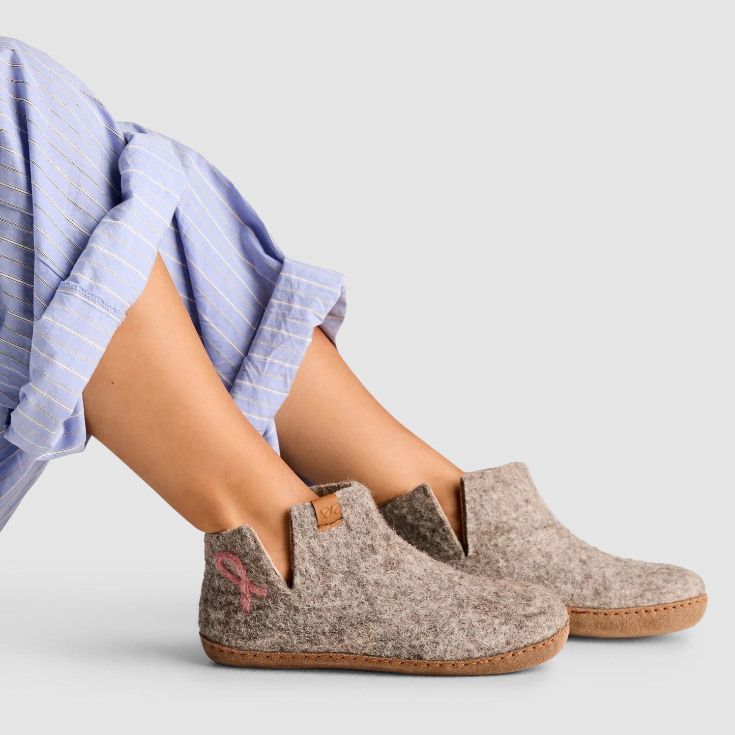 Everest Wool Slipper | Breast Cancer Ribbon - Grey
